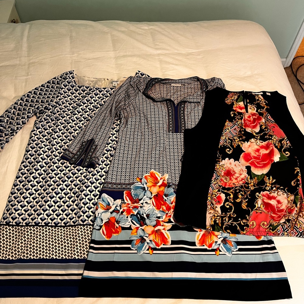 2 casual dresses & top, GUC 
NY & Co and Old Navy